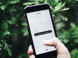 Utilizador com smartphone