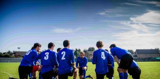 jogadores de futebol durante o treino