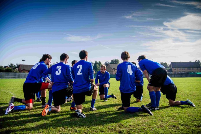 jogadores de futebol durante o treino