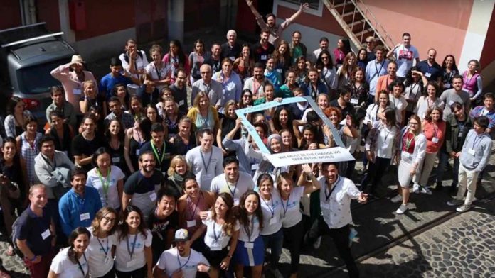 A conferência da makesense, reune voluntários que apoiam o empreendedorismo social