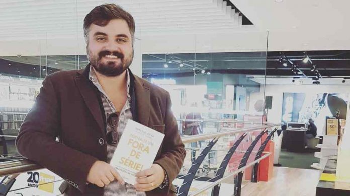 Livro 'Torna-te um Fora de Série!' com edição em inglês