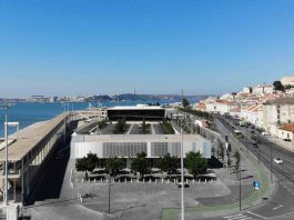 Complexo de edifícios do terminal de cruzeiros de Lisboa.