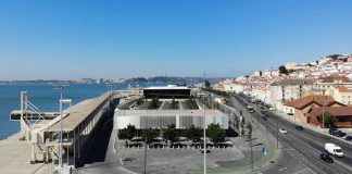 Complexo de edifícios do terminal de cruzeiros de Lisboa.