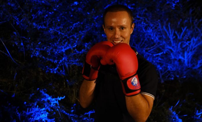 André Jordão com as luvas de boxe, símbolo do prémio