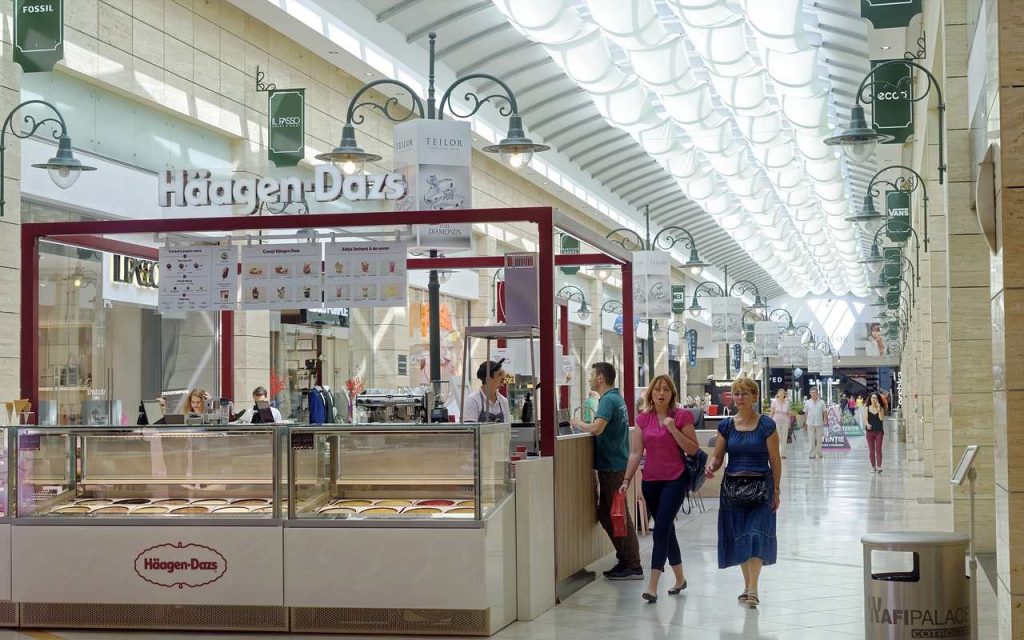 Franquia de marca de gelados num centro comercial