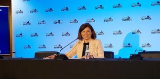 Věra Jourová em conferencia de imprensa na Web Summit