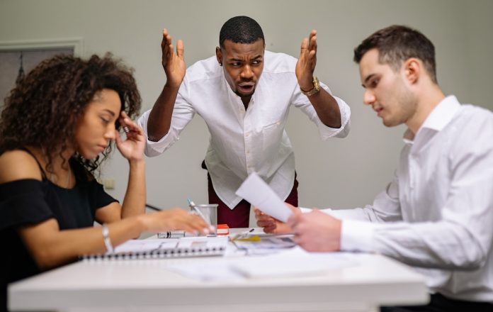 ambiente de trabalho tóxico