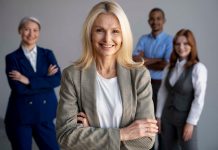 empresas travam acesso de mulheres a postos de liderança
