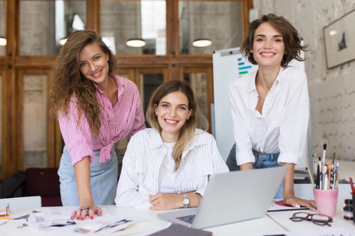 Oportunidades para as mulheres no domínio do empreendedorismo.