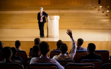 Experimentar políticas públicas: do laboratório à ação