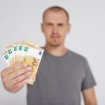 Credito-dinheiro-Diana_Eller-Freepik